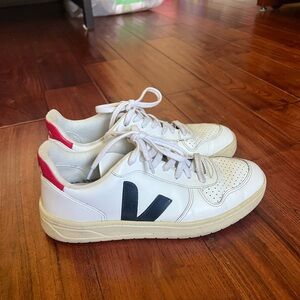 Veja V-10 sneaker